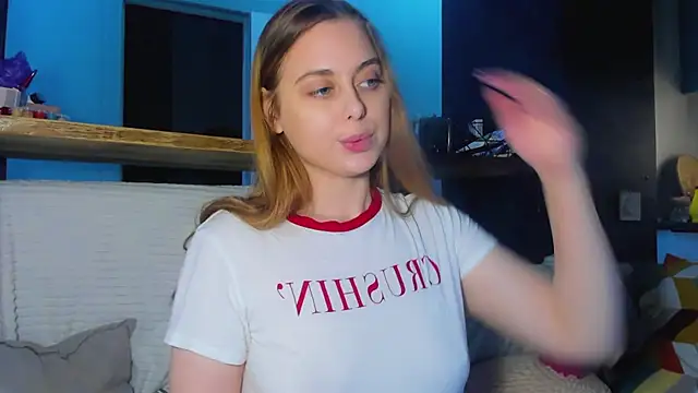 Snapshot of Alice_Wander chatting on November 10, 11:09 am Alice Wander online show from November 10, 11:09 am