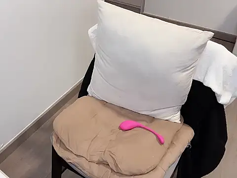 Snapshot of BestBerry chatting on November 27, 1:13 pm BestBerry online show from November 27, 1:13 pm