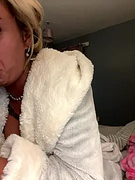 EllieMaeBaby online show from January 15, 12:59 am