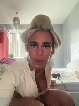 EllieMaeBaby online show from February 8, 2:31 pm