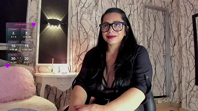 adelinemoretti online show from February 27, 8:53 pm