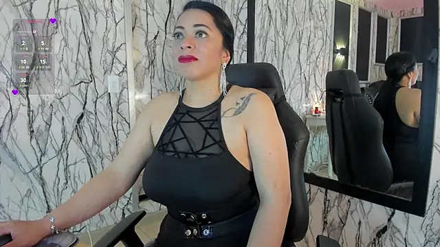Snapshot of adelinemoretti chatting on July 29, 3:43 pm adelinemoretti online show from July 29, 3:43 pm