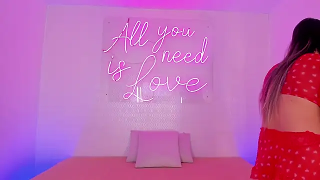 aleksandramiller  online show from April 24, 12:51 pm