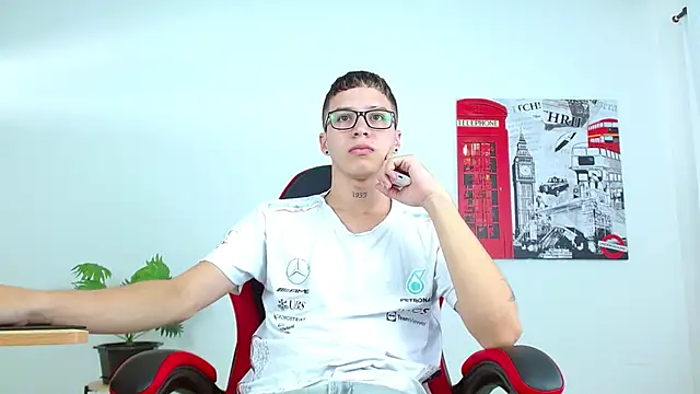 Snapshot of Cumandres18 chatting on September 10, 1:55 pm Cumandres18 online show from September 10, 1:55 pm