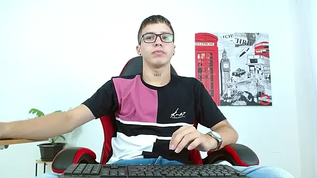 Snapshot of Cumandres18 chatting on September 12, 1:44 pm Cumandres18 online show from September 12, 1:44 pm