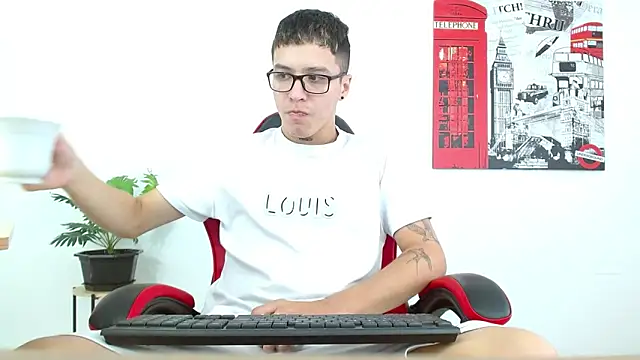 Snapshot of Cumandres18 chatting on September 13, 1:55 pm Cumandres18 online show from September 13, 1:55 pm