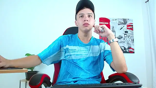 Snapshot of Cumandres18 chatting on September 18, 1:57 pm Cumandres18 online show from September 18, 1:57 pm