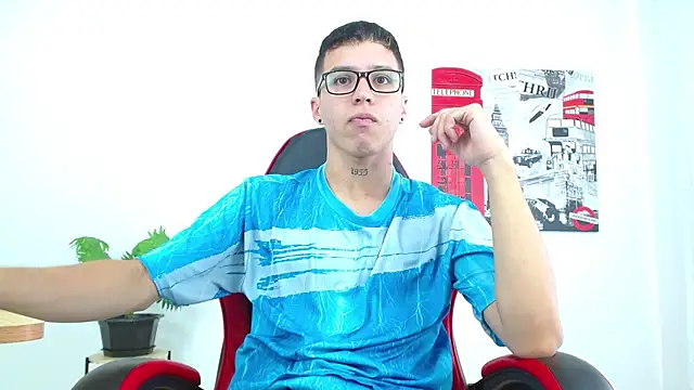 Snapshot of Cumandres18 chatting on September 24, 1:58 pm Cumandres18 online show from September 24, 1:58 pm