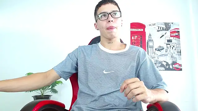 Snapshot of Cumandres18 chatting on September 26, 1:48 pm Cumandres18 online show from September 26, 1:48 pm