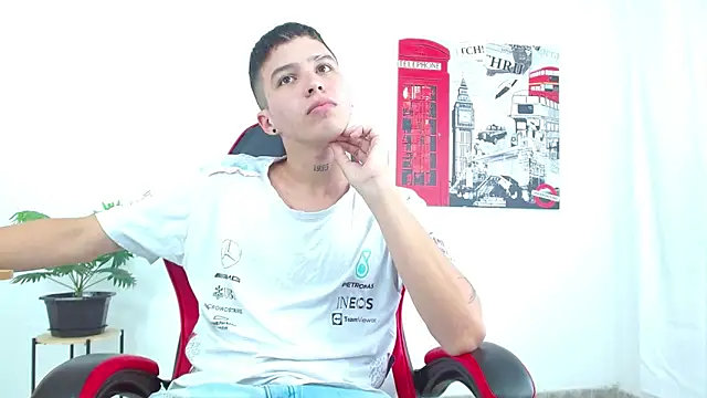 Snapshot of Cumandres18 chatting on October 1, 1:50 pm Cumandres18 online show from October 1, 1:50 pm