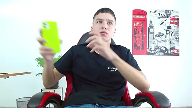 Snapshot of Cumandres18 chatting on October 6, 2:14 pm Cumandres18 online show from October 6, 2:14 pm