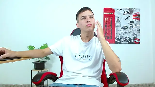 Snapshot of Cumandres18 chatting on October 9, 2:04 pm Cumandres18 online show from October 9, 2:04 pm