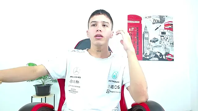 Snapshot of Cumandres18 chatting on October 11, 2:04 pm Cumandres18 online show from October 11, 2:04 pm