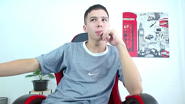 Snapshot of Cumandres18 chatting on October 18, 2:07 pm Cumandres18 online show from October 18, 2:07 pm