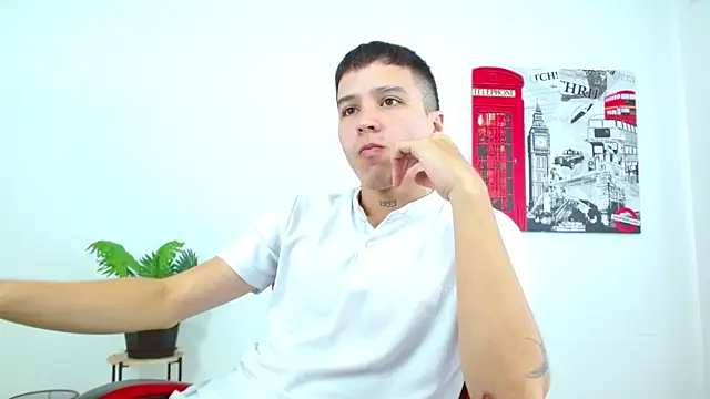 Snapshot of Cumandres18 chatting on November 27, 2:19 pm Cumandres18 online show from November 27, 2:19 pm