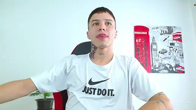 Snapshot of Cumandres18 chatting on December 15, 2:10 pm Cumandres18 online show from December 15, 2:10 pm