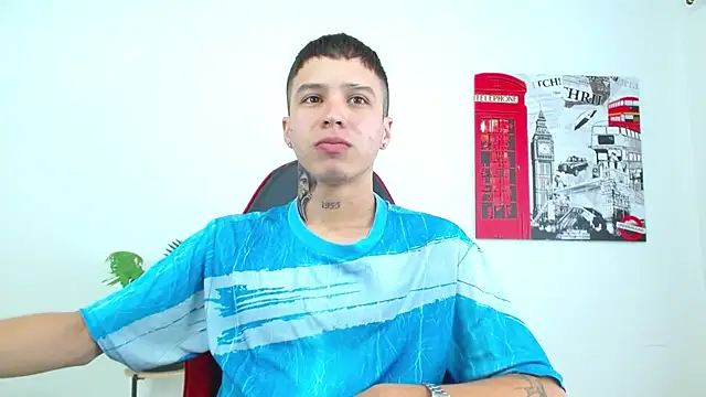 Snapshot of Cumandres18 chatting on December 16, 2:33 pm Cumandres18 online show from December 16, 2:33 pm