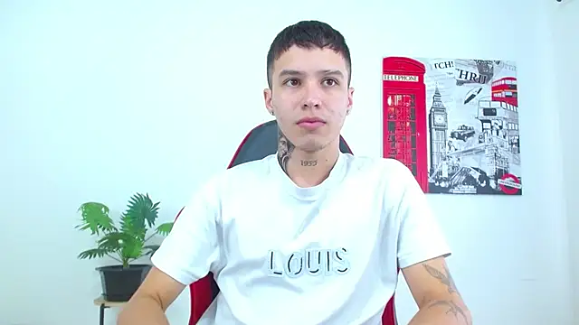 Snapshot of Cumandres18 chatting on December 17, 2:01 pm Cumandres18 online show from December 17, 2:01 pm