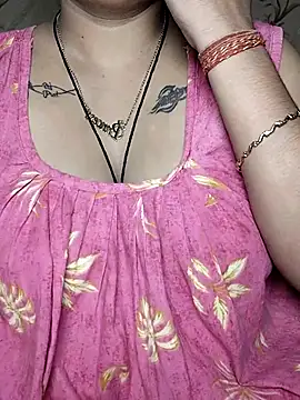 Snapshot of Shiny_HOT01 chatting on October 25, 5:48 am Shiny HOT01 online show from October 25, 5:48 am