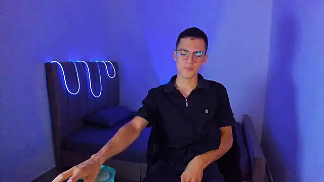 Matiius18 online show from July 24, 3:54 pm