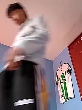 Snapshot of Rolito69 chatting on October 19, 9:37 pm Rolito69 online show from October 19, 9:37 pm