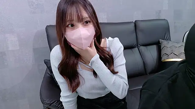 Snapshot of xMomosuke chatting on November 8, 1:33 pm xMomosuke online show from November 8, 1:33 pm