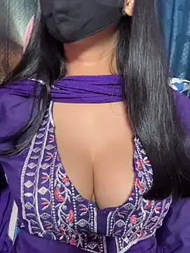 Snapshot of Neha18 chatting on August 5, 11:35 am Neha18 online show from August 5, 11:35 am