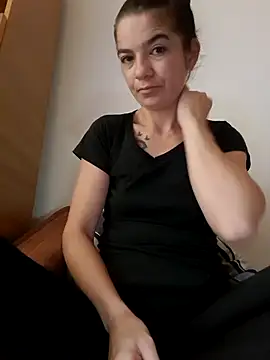 alinaalinutzq online show from November 2, 7:22 am