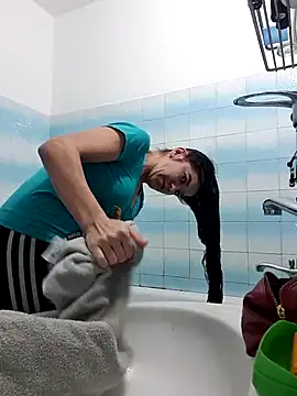 alinaalinutzq online show from December 21, 7:10 pm