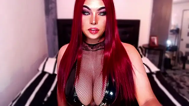 Snapshot of xTrixieMae chatting on November 6, 6:14 am xTrixieMae online show from November 6, 6:14 am