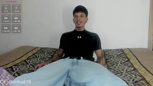 Snapshot of Savajelust chatting on July 4, 8:26 pm Savajelust online show from July 4, 8:26 pm