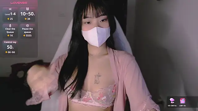 Phuong Bee online show from October 24, 12:45 pm