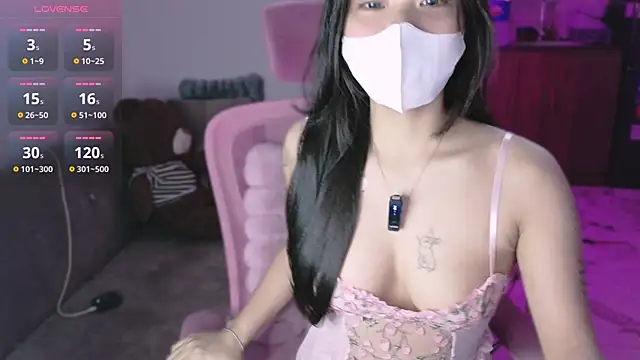 Snapshot of Phuong_Bee chatting on April 4, 1:41 pm Phuong Bee online show from April 4, 1:41 pm