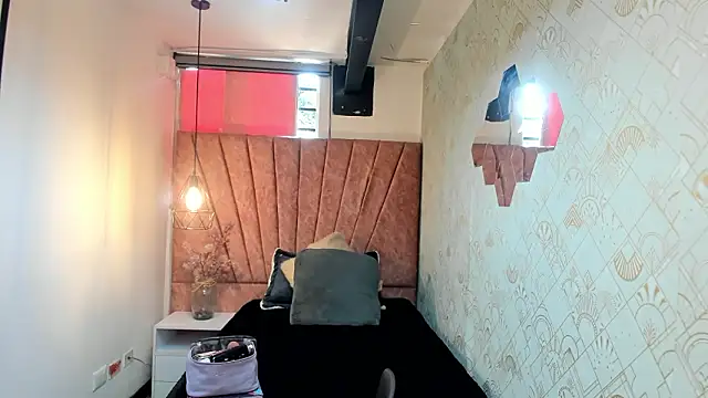 Kiara Cruz   online show from February 28, 4:30 pm