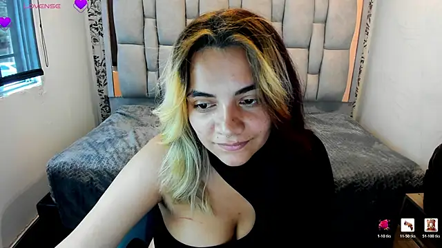 Snapshot of Kiara_Cruz__ chatting on June 13, 7:56 pm Kiara Cruz online show from June 13, 7:56 pm