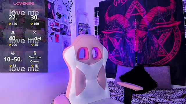 Snapshot of UchikyDoll chatting on February 13, 11:45 pm UchikyDoll online show from February 13, 11:45 pm