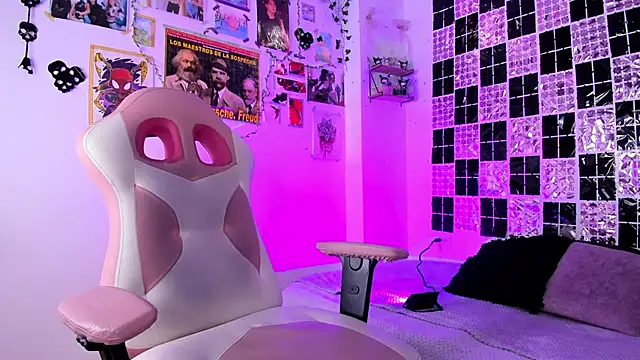 Snapshot of UchikyDoll chatting on February 24, 5:55 pm UchikyDoll online show from February 24, 5:55 pm