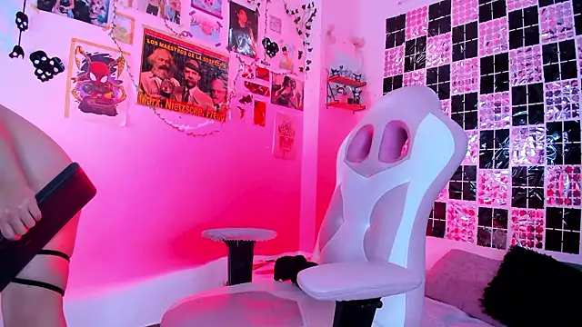 Snapshot of UchikyDoll chatting on March 10, 4:23 pm UchikyDoll online show from March 10, 4:23 pm