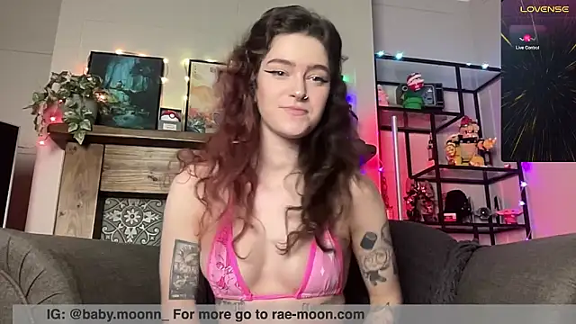 rae moonn online show from March 8, 7:06 pm