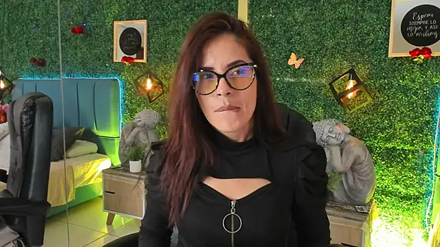 Snapshot of Linagh_ chatting on May 14, 11:39 am Linagh online show from May 14, 11:39 am