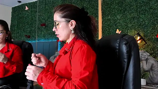 Snapshot of Linagh_ chatting on June 19, 11:36 am Linagh online show from June 19, 11:36 am