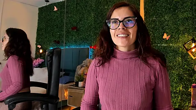 Snapshot of Linagh_ chatting on June 20, 11:24 am Linagh online show from June 20, 11:24 am