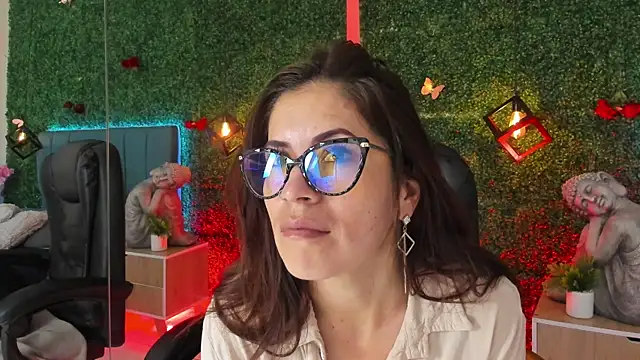 Snapshot of Linagh_ chatting on July 21, 11:23 am Linagh online show from July 21, 11:23 am