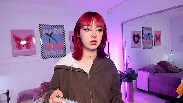 Zoe Lynch  online show from January 8, 11:45 am