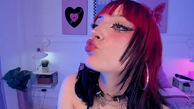 Snapshot of Zoe_Lynch_ chatting on May 8, 12:10 pm Zoe Lynch online show from May 8, 12:10 pm
