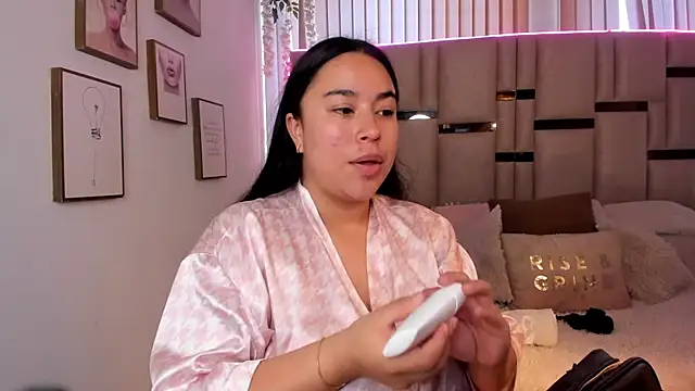 Zoey thompson online show from February 13, 7:32 pm