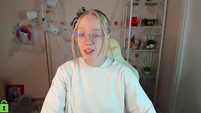 Snapshot of R0cket_bunny chatting on October 27, 1:09 am R0cket bunny online show from October 27, 1:09 am