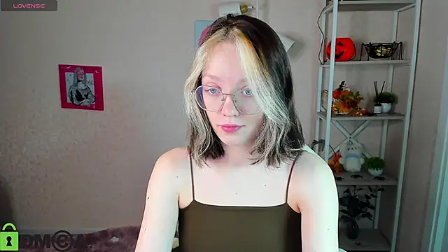 Snapshot of R0cket_bunny chatting on November 13, 1:04 am R0cket bunny online show from November 13, 1:04 am