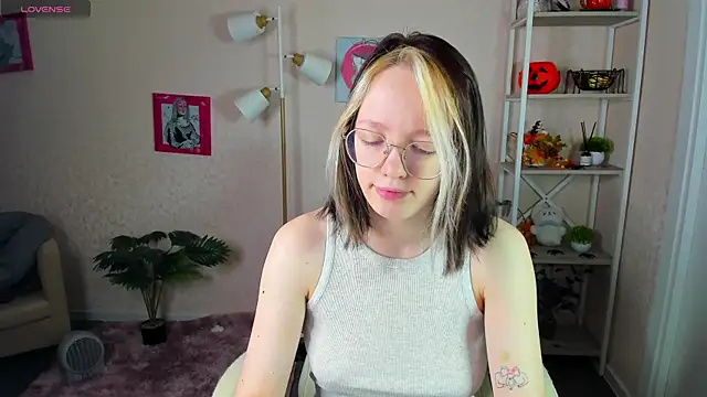 Snapshot of R0cket_bunny chatting on November 15, 1:03 am R0cket bunny online show from November 15, 1:03 am