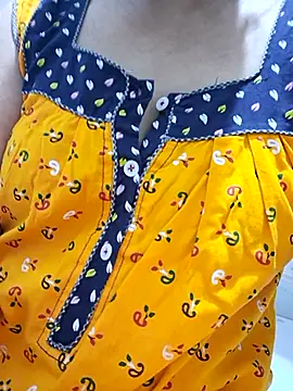 Snapshot of Mon-Shot9 chatting on November 11, 8:25 am Mon-Shot9 online show from November 11, 8:25 am